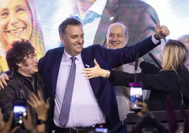 Javier Milei ratifica a Manuel Adorni para liderar la mesa pol�tica y reformas legislativas inminentes.
