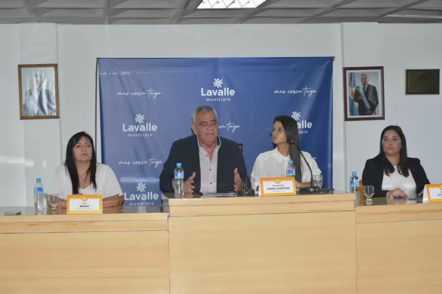 Edgardo Gonz�lez hizo anuncios sobre repavimentaci�n, viviendas y seguridad, entre otras