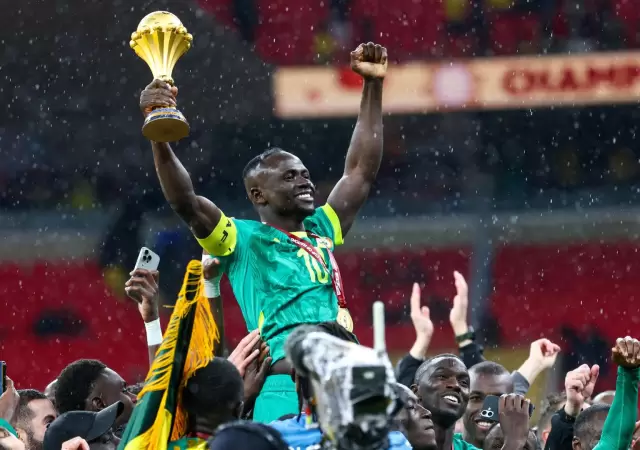 Senegal se coron� campe�n, pero ahora la CAF resolvi� que debe devolver el trofeo