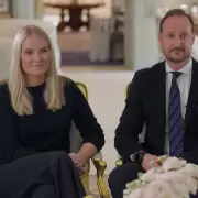�Suficiente para salvar la Corona? Mette-Marit rompe el silencio sobre Epstein en medio del juicio a su hijo