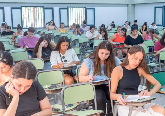 �Fin de la universidad gratis? La pol�mica propuesta para que los estudiantes de mayores ingresos paguen su carrera