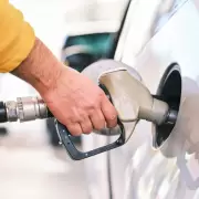 Suspenden la actualización de impuestos a los combustibles para mitigar la inflación
