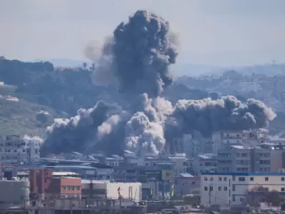 Israel advierte que el alto el fuego no incluye al L�bano y mantiene su ofensiva pese al acuerdo