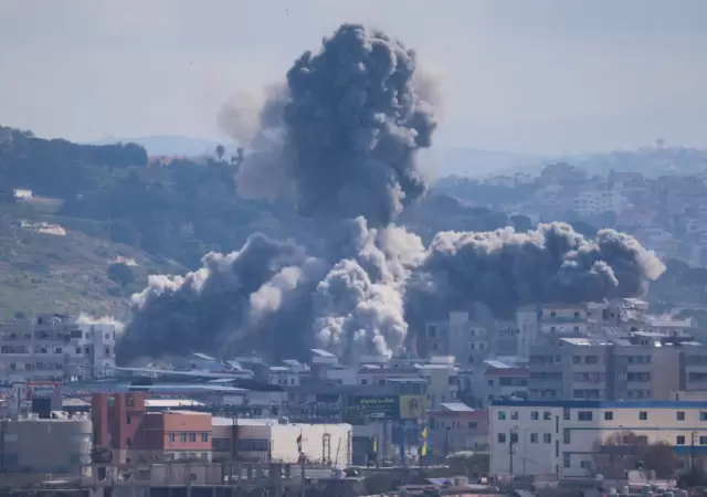 Israel advierte que el alto el fuego no incluye al L�bano y mantiene su ofensiva pese al acuerdo