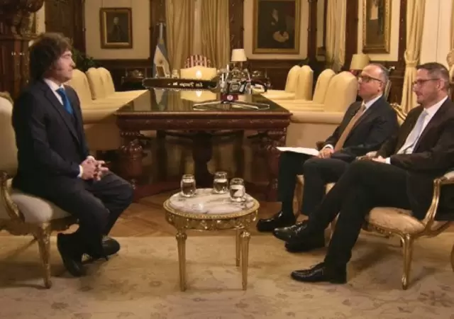 El presidente le otorg� una entrevista a los periodistas Antonio Aracre y Ramiro Casti�eira