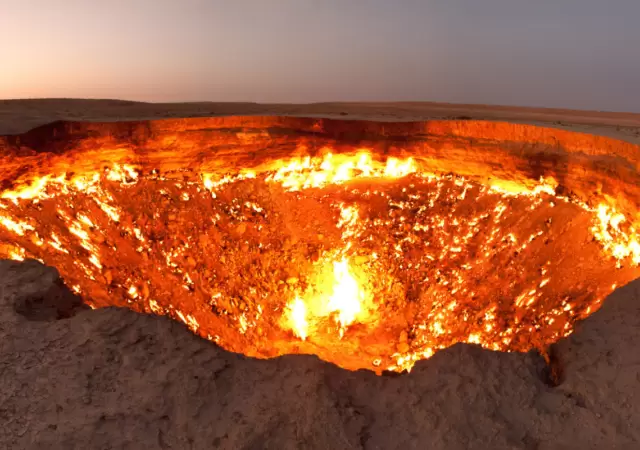 El pozo de Darvaz� arde ininterrumpidamente desde 1971.