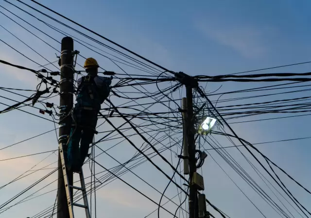 Mantenimiento el�ctrico en Godoy Cruz.
