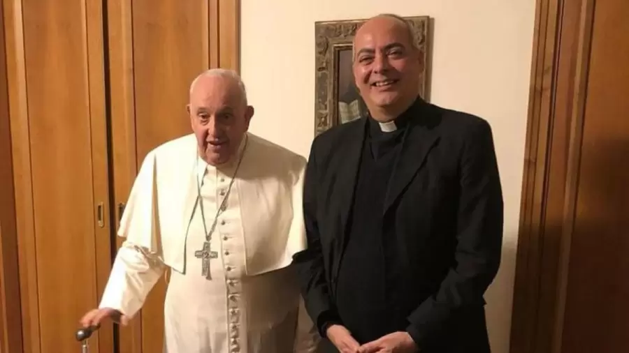 Guillermo Karcher junto a Francisco.