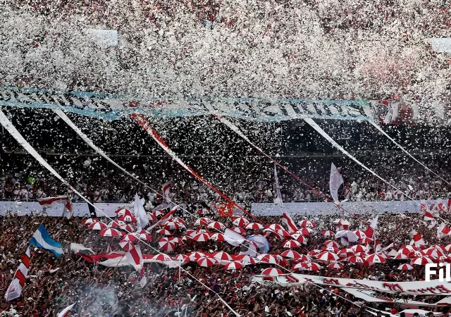 Fiesta total en el Monumental: El nost�lgico recibimiento de River ante Boca que record� a los a�os 90