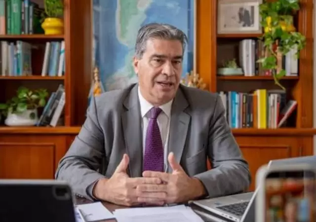 La Justicia federal investiga al senador por irregularidades en tierras y bienes del Estado.