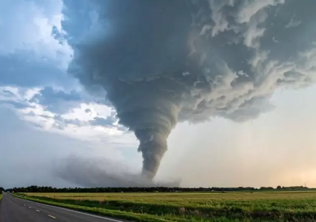 Tornado en Oklahoma: barrio en ruinas y 10 heridos tras temporal