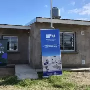 Mendoza entrega un barrio por semana y lanza planes para la clase media