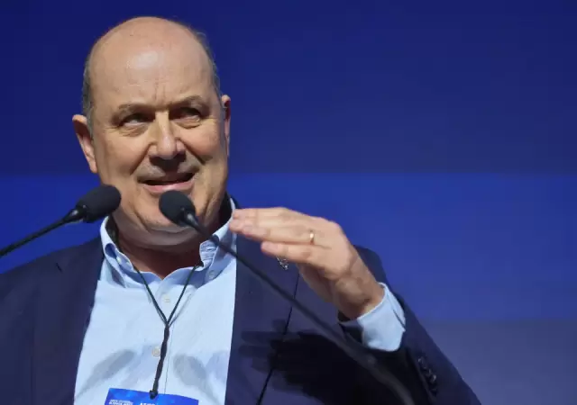 Sturzenegger en la Feria 2026