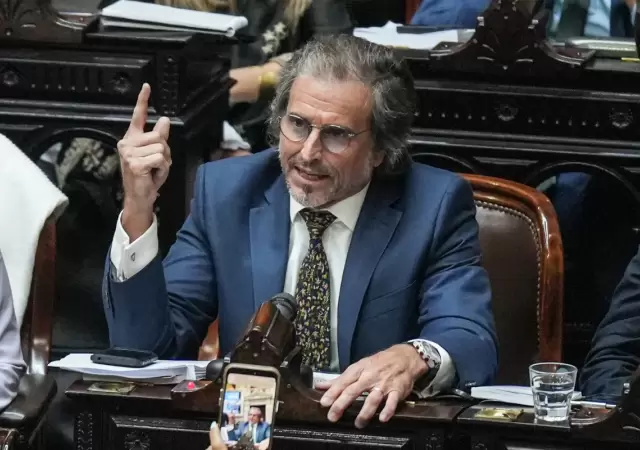 El diputado de LLA no se guard� nada tras el paso del Jefe de Gabinete por el Congreso y apunt� contra los "kioscos" de la pol�tica.