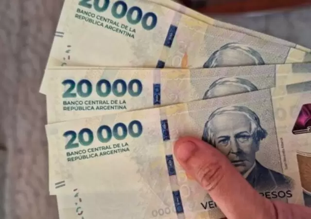 Supermercados, farmacias y estaciones de servicio son las opciones para obtener billetes ante la falta de reposici�n bancaria.