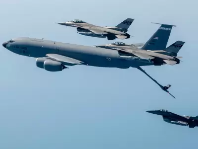 El KC-135 Stratotanker ser� el encargado de reabastecer en vuelo a los cazas F-16, multiplicando su alcance estrat�gico.