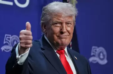 Trump planea enviar un portaaviones a Cuba: "Tomaremos el control de inmediato"