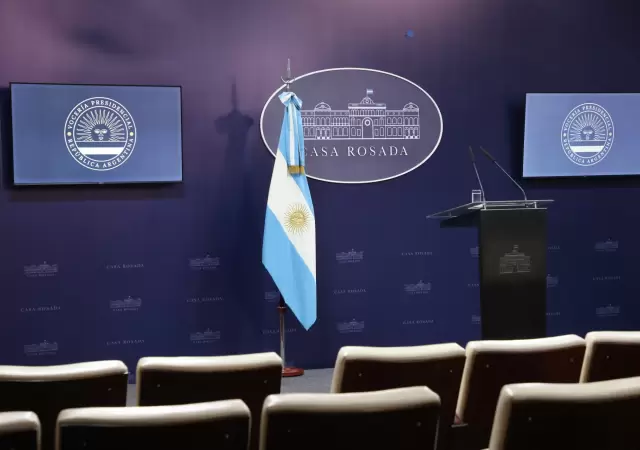 El Gobierno reabre la sala de cronistas pero impone restricciones de circulaci�n.