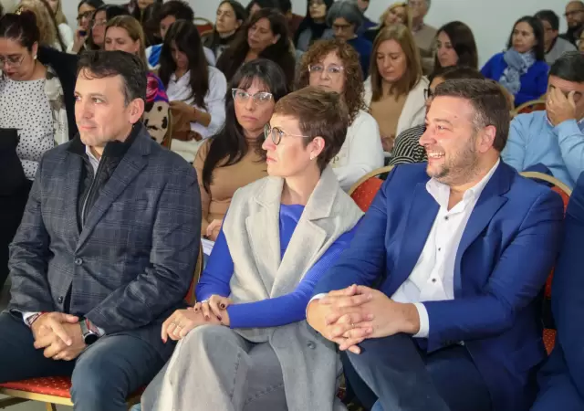 Tadeo Garc�a Zalazar, Ministro de Educaci�n, Jimena Latorre, Ministra de Energ�a y Ambiente y Mauricio Pinti Clop (Gerente General Emesa)