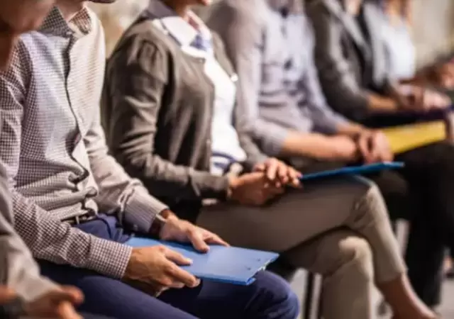La nueva ley reduce impuestos  y asegura que los trabajadores no pierdan sus planes sociales.