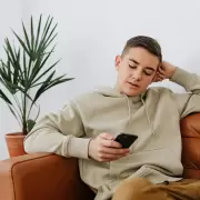 El "efecto arenas movedizas": por qu� tu hijo no puede dejar el celular