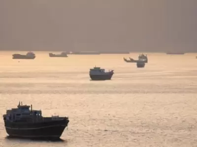 Ataque estadounidense contra barcos iran�es cerca de Om�n deja heridos y desaparecidos.