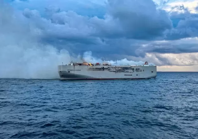 Atacaron un buque comercial en Catar y hay alerta en el Golfo.