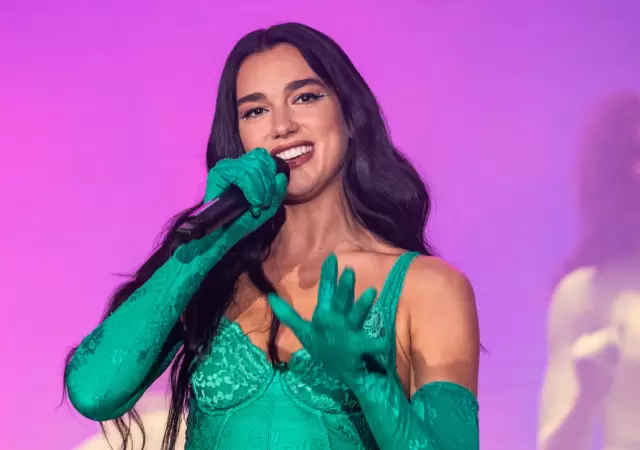 Dua Lipa demanda a Samsung por 15 millones de d�lares.