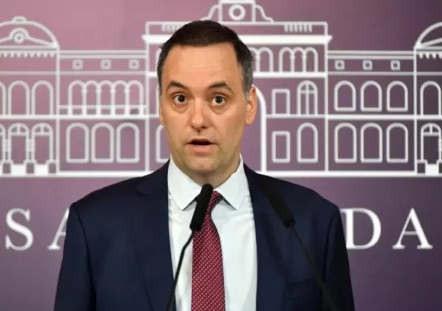 manuel-adorni