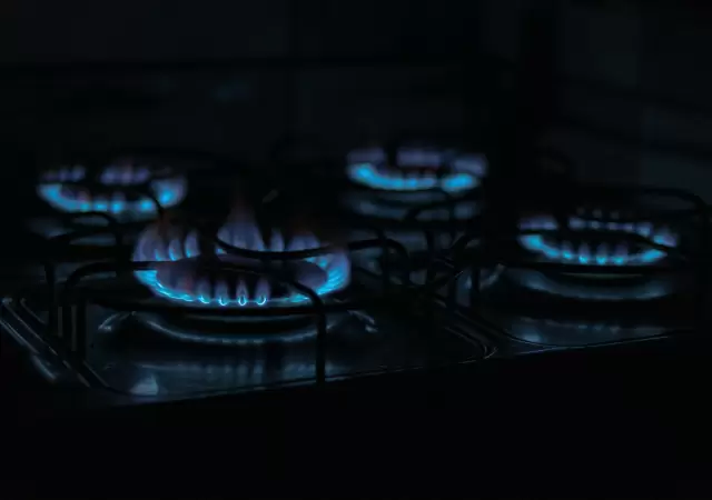 La acumulaci�n de gas en espacios cerrados puede causar explosiones con solo una chispa, incluso si el olor se vuelve imperceptible por adaptaci�n olf