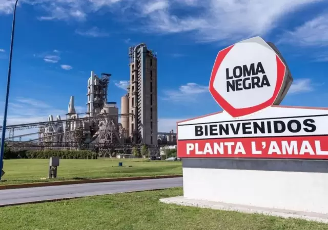 El enfriamiento de la econom�a y el freno total de la obra p�blica dinamitaron la demanda de cemento.