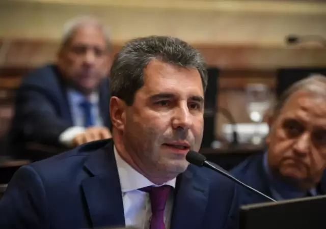 El sanjuanino busca quebrar el centralismo bonaerense con una propuesta de internas regionales escalonadas.