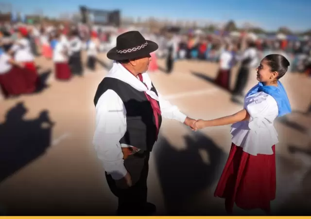 El Gran Festival del Peric�n re�ne cada a�o a mendocinos y turistas en las calles de la hist�rica Villa 25 de Mayo.