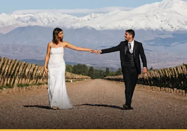 as bodegas mendocinas se transforman en escenarios clave para captar el millonario mercado de las bodas boutique internacionales.
