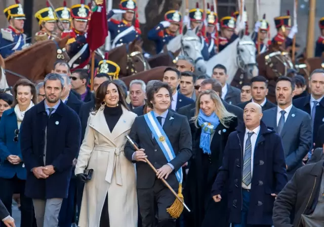 Piden investigar al Gobierno tras la exclusi�n de la Vicepresidenta del acto oficial.