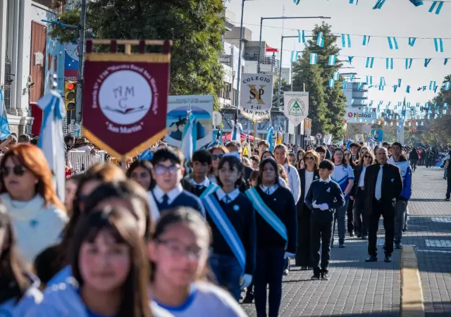 San Mart�n vivi� el desfile patrio m�s grande de la provincia