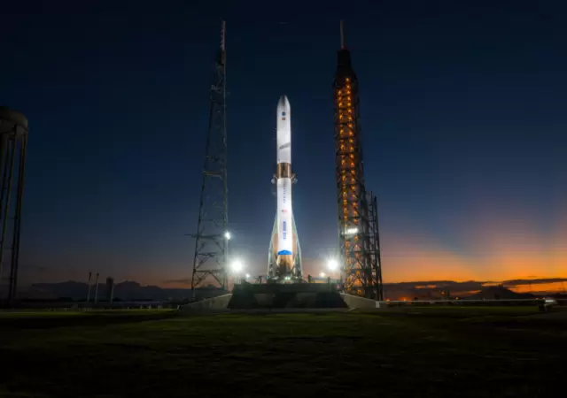 El megacohete de Jeff Bezos sufri� una impactante explosi�n durante un test de motores.