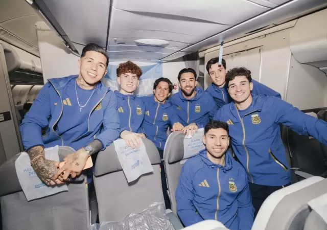 Algunos de los convocados que partieron como primera comitiva desde Ezeiza