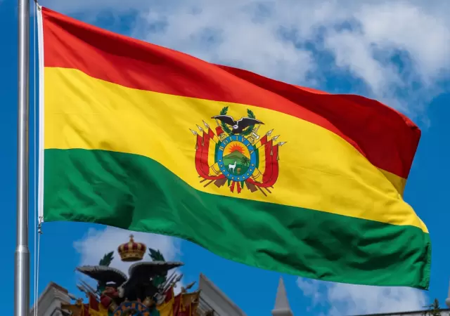 Operativo especial del Consulado de Bolivia para tr�mites y productores.