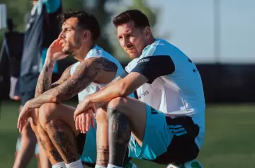 Lionel Messi evoluciona de su lesi�n y Scaloni analiza cambios t�cticos clave en la Selecci�n Argentina antes del debut en el Mundial.
