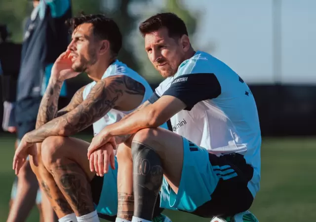 Lionel Messi evoluciona de su lesi�n y Scaloni analiza cambios t�cticos clave en la Selecci�n Argentina antes del debut en el Mundial.