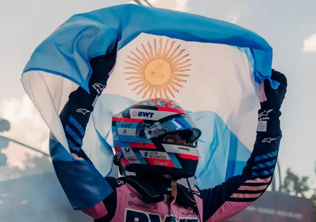 El argentino enfrenta el desaf�o m�s dif�cil y glamoroso de la F�rmula 1 en Montecarlo. Agend� todos los horarios para no perderte ni un segundo.