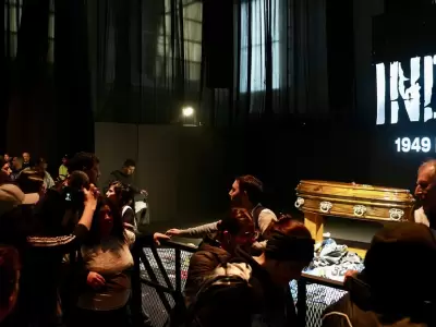 Miles de fan�ticos despiden al l�der ricotero frente a un altar cargado de simbolismo.
