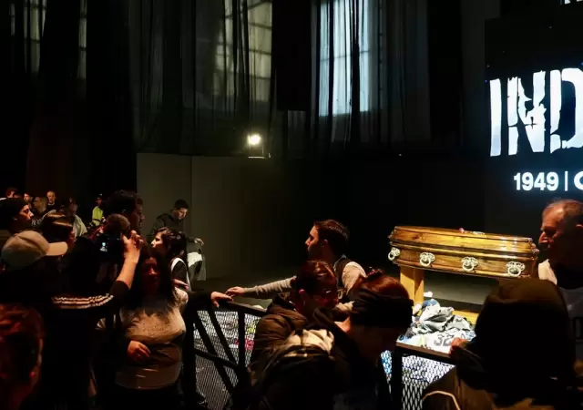 Miles de fan�ticos despiden al l�der ricotero frente a un altar cargado de simbolismo.