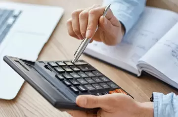 D�lares en el colch�n: los detalles del plan que limita al fisco