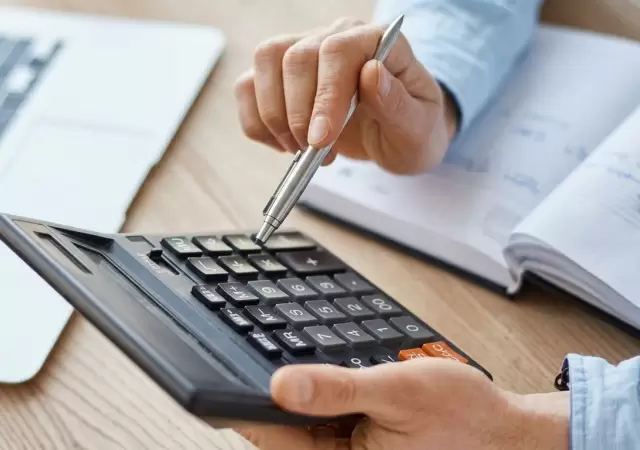 D�lares en el colch�n: los detalles del plan que limita al fisco