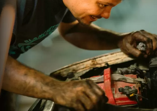 �Cu�nto cuesta llevar el auto al taller? El impactante valor de la hora de un mec�nico en 2026