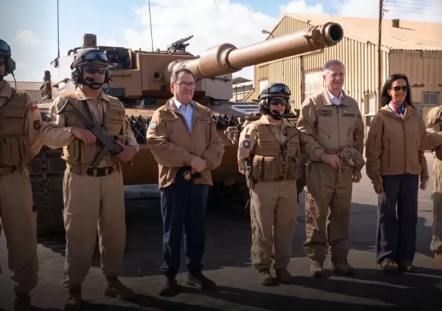 Jos� Antonio Kast supervisa la modernizaci�n de la fuerza blindada chilena en la Brigada Coraceros.