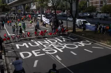 El Mundial de la tensi�n: maestros y colectivos cercan la CDMX a horas de la ceremonia de apertura.