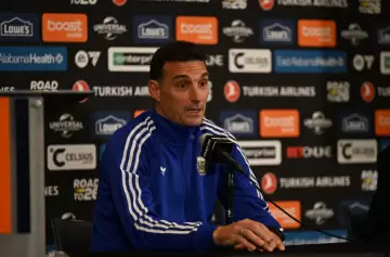 Scaloni define variantes clave para sustituir al defensor lesionado antes del debut mundialista.